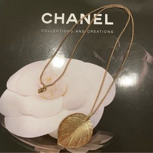 Gold Leaf Pendant Necklace